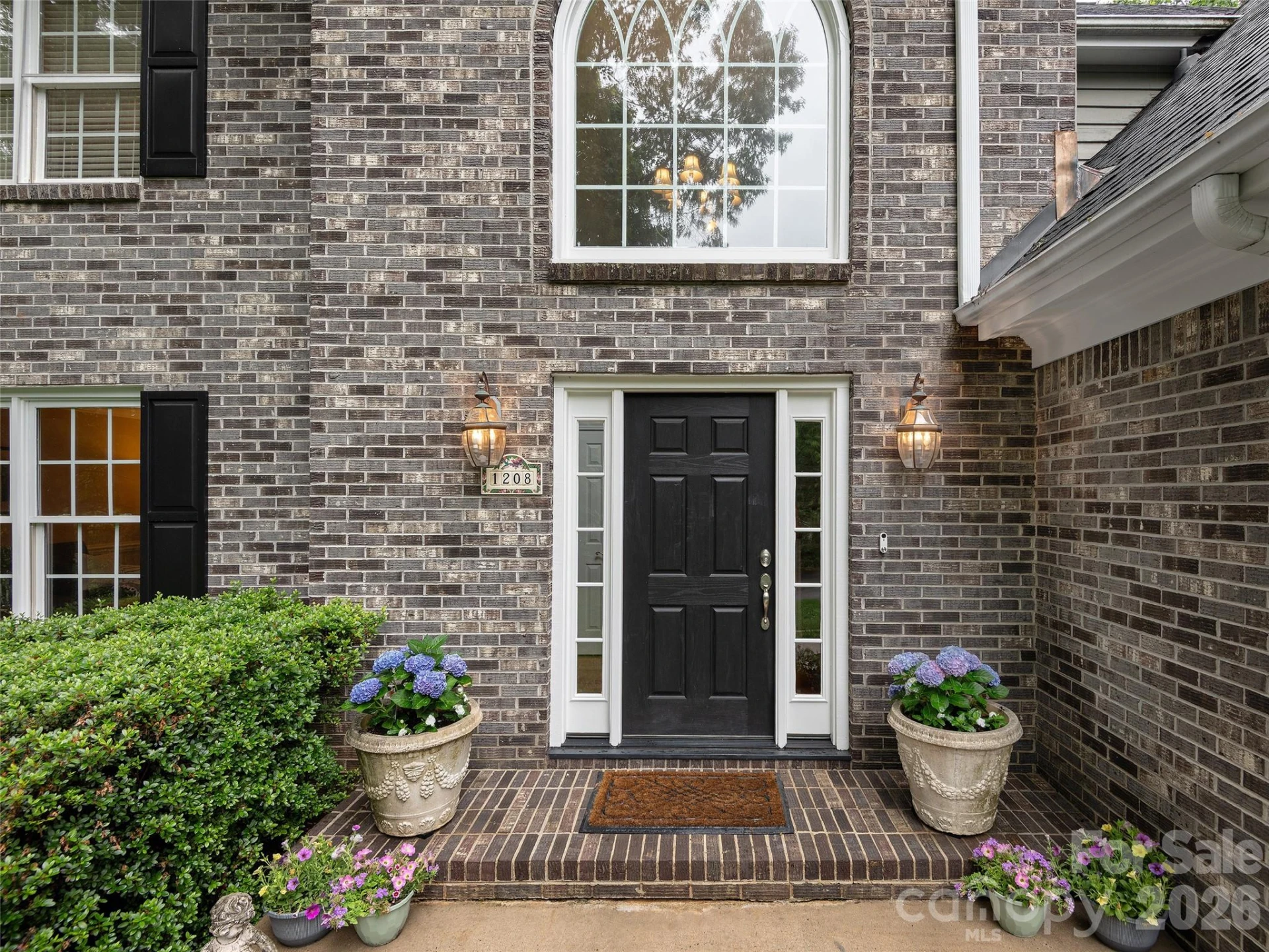 1208 Saint Charles Court - Photo 4