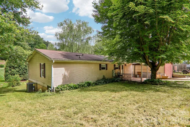 19 Dot Street, Clyde, NC, 28721