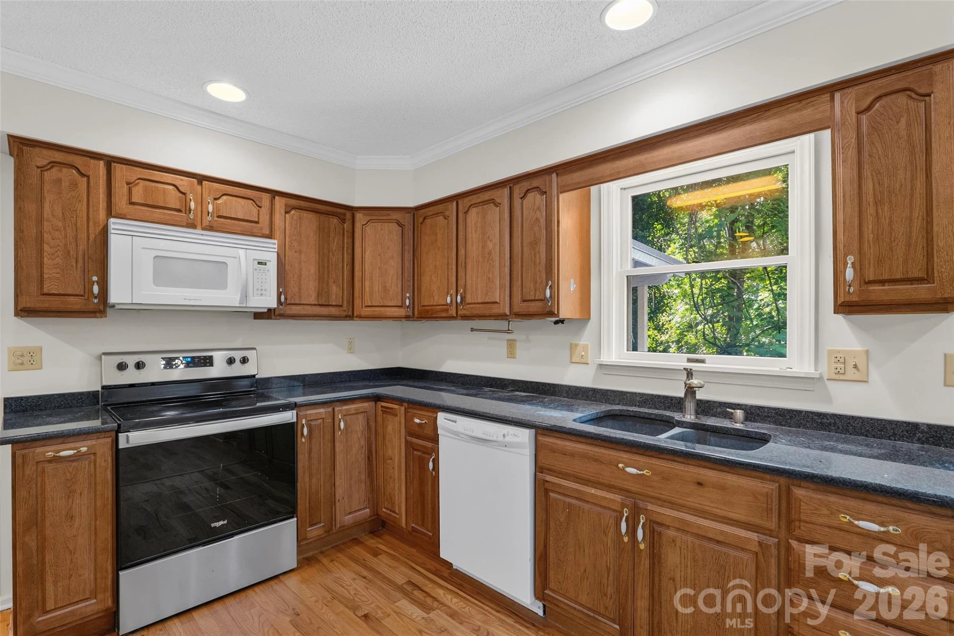 709 Forest Ridge Drive - Photo 14