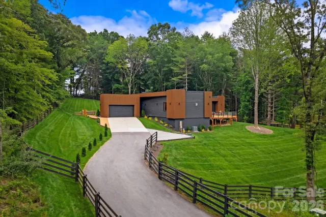 200 Manchester Way, Mills River, NC, 28759