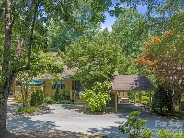 301 White Oak Drive, Hendersonville, NC, 28791
