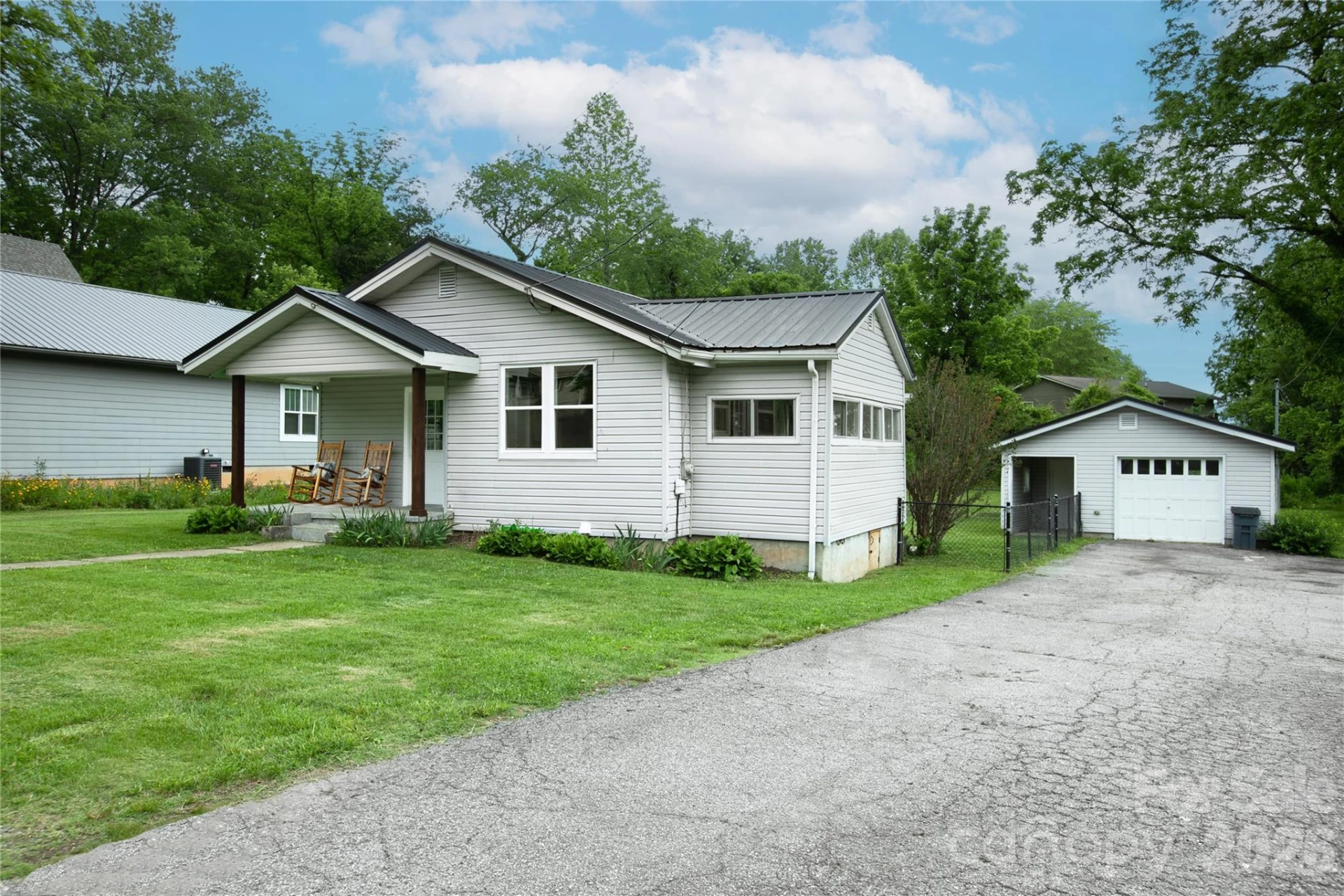 154 Burrell Avenue - Photo 4