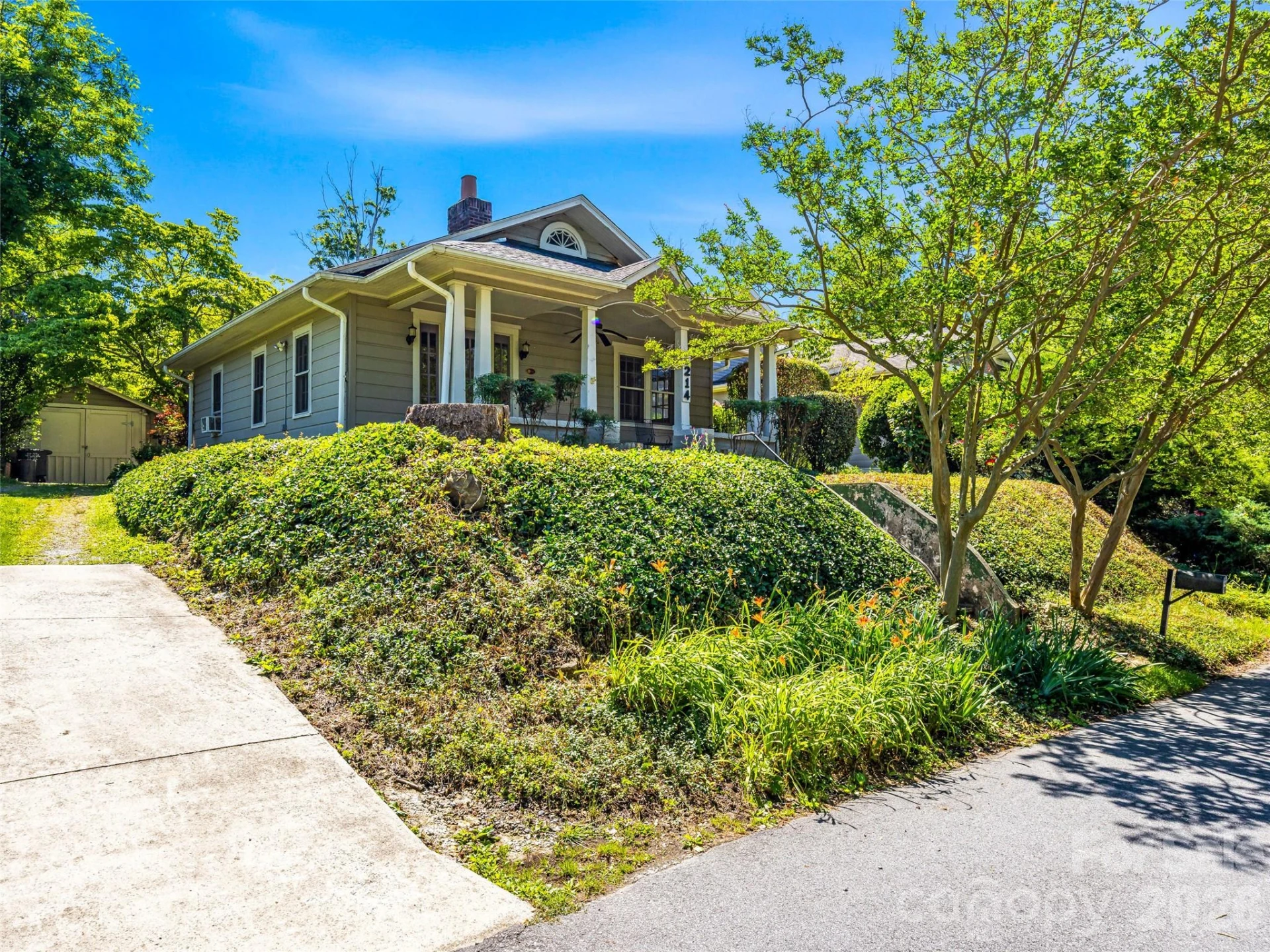1214 Oakland Street - Photo 2