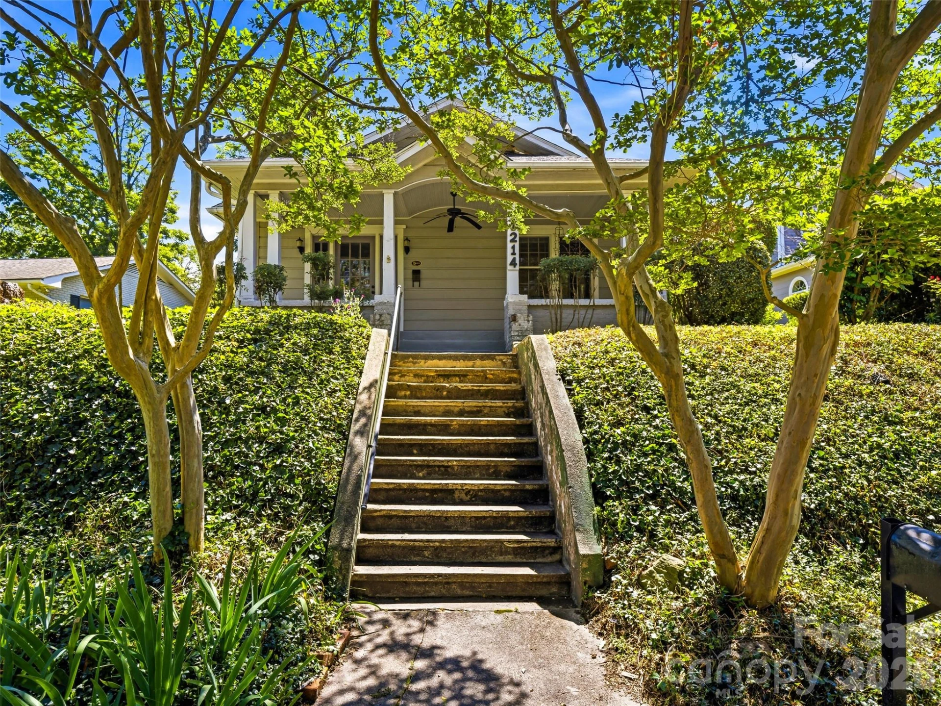 1214 Oakland Street - Photo 3