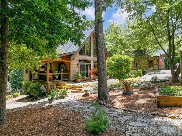 68 Woodgate Trail