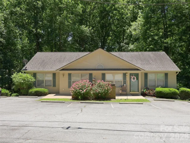 42 Queen Road, Candler, NC, 28715
