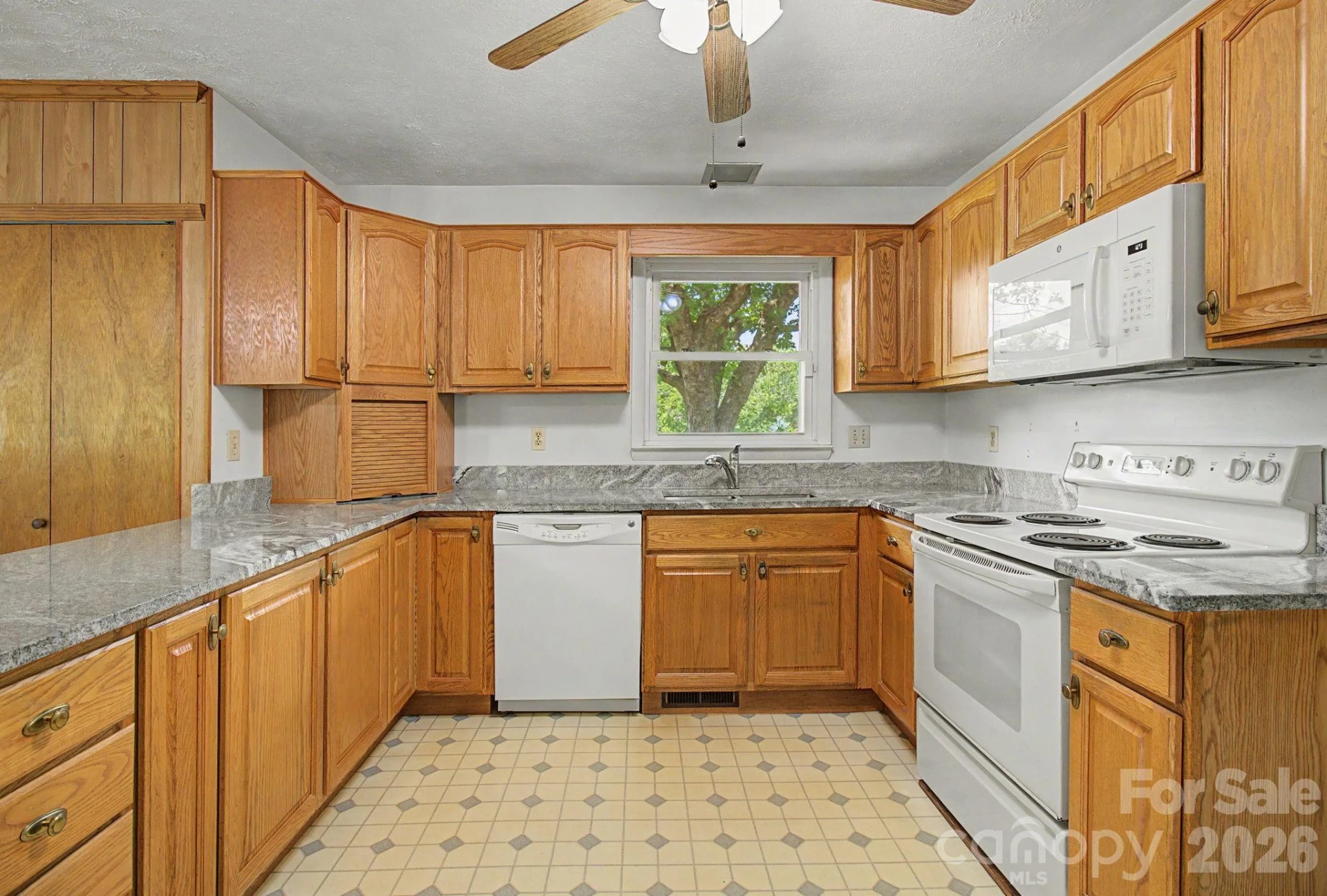 12 Webster Street - Photo 17