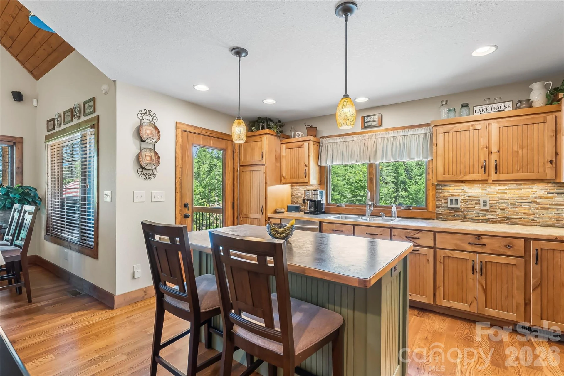590 Larkhaven Drive - Photo 6