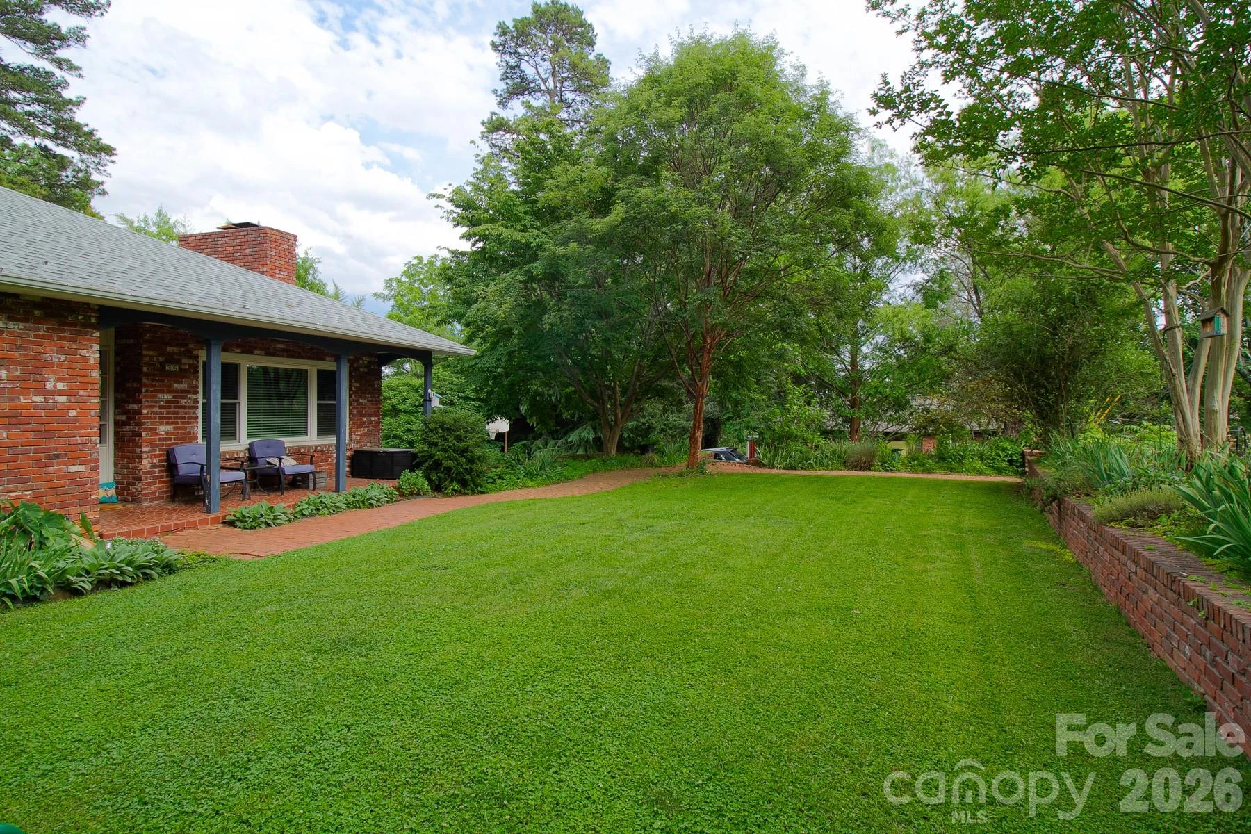 36 Clarendon Road - Photo 2