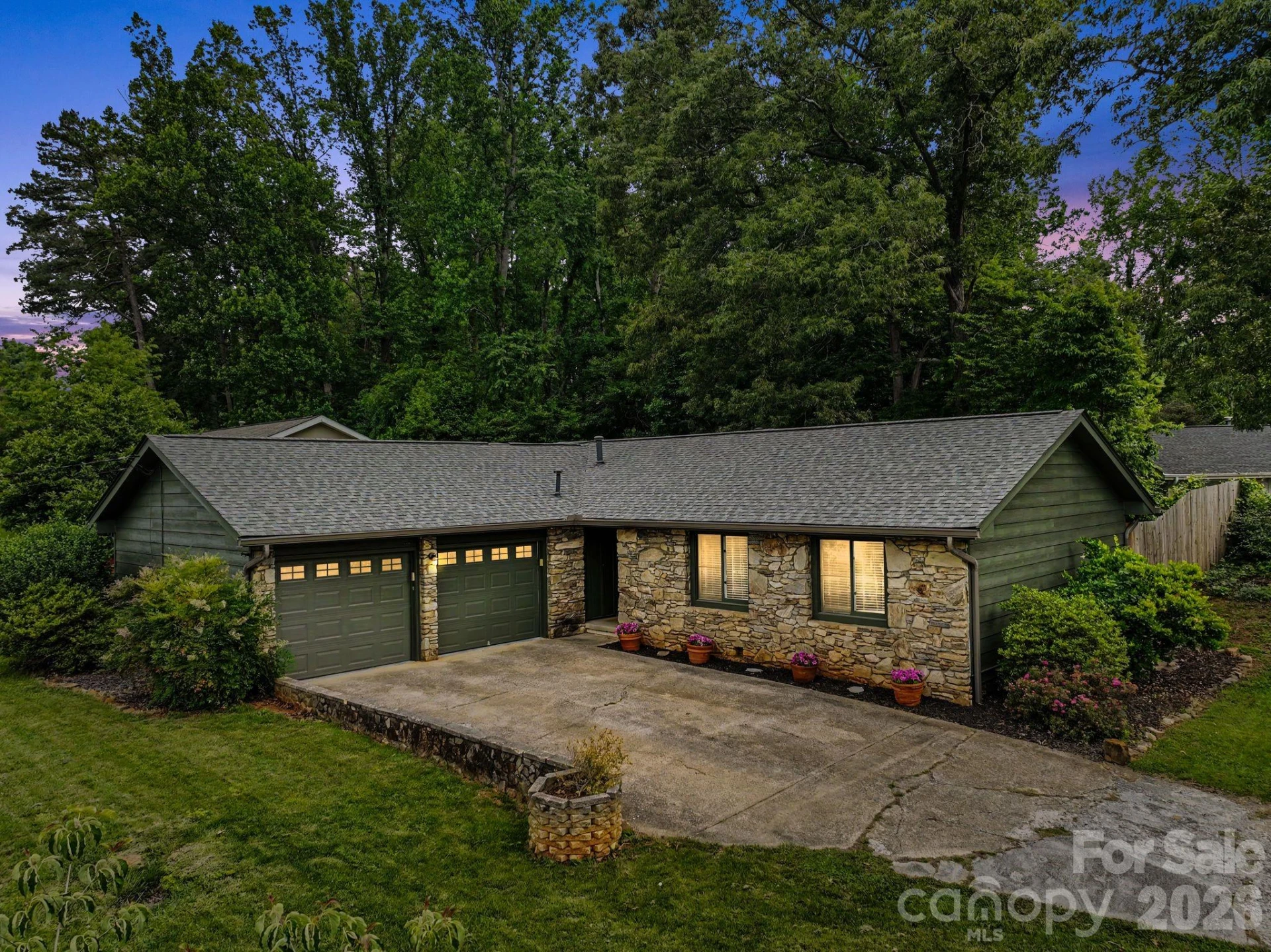 21 Glen Meadows Road - Photo 2