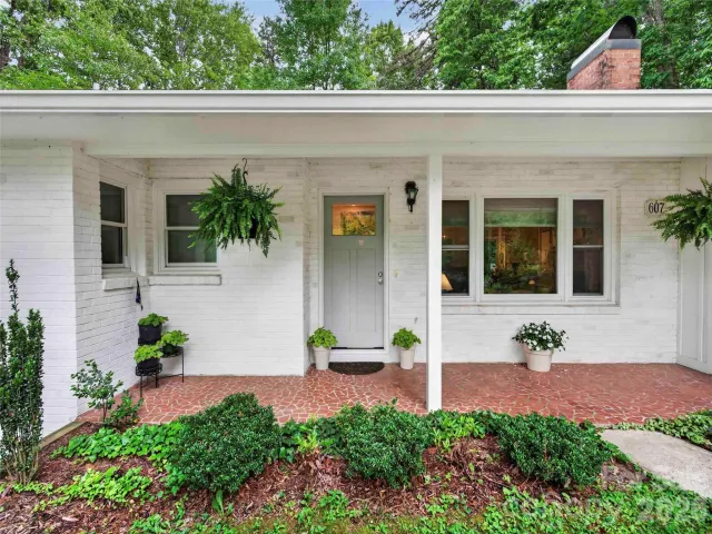 52 Melody Lane, Saluda, NC, 28773