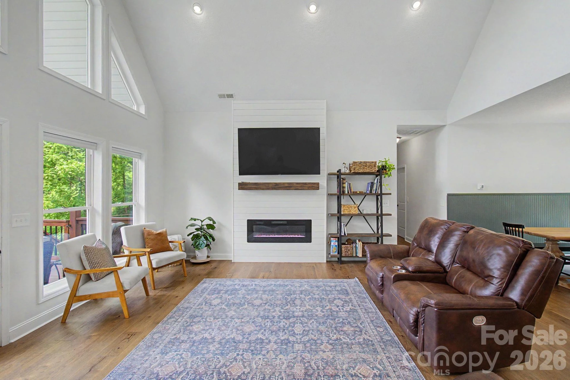 300 Green Meadow Lane - Photo 4