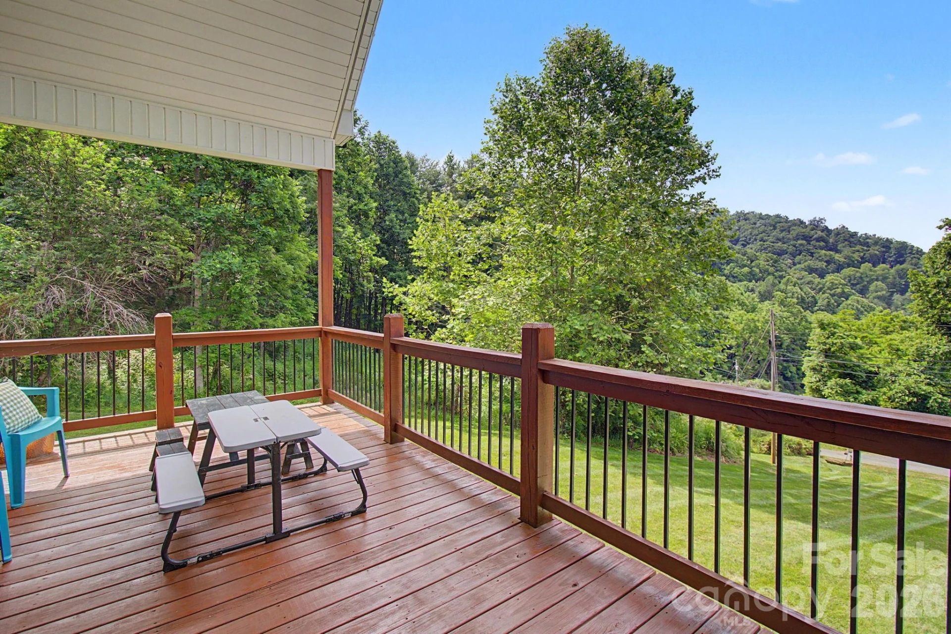 300 Green Meadow Lane - Photo 5