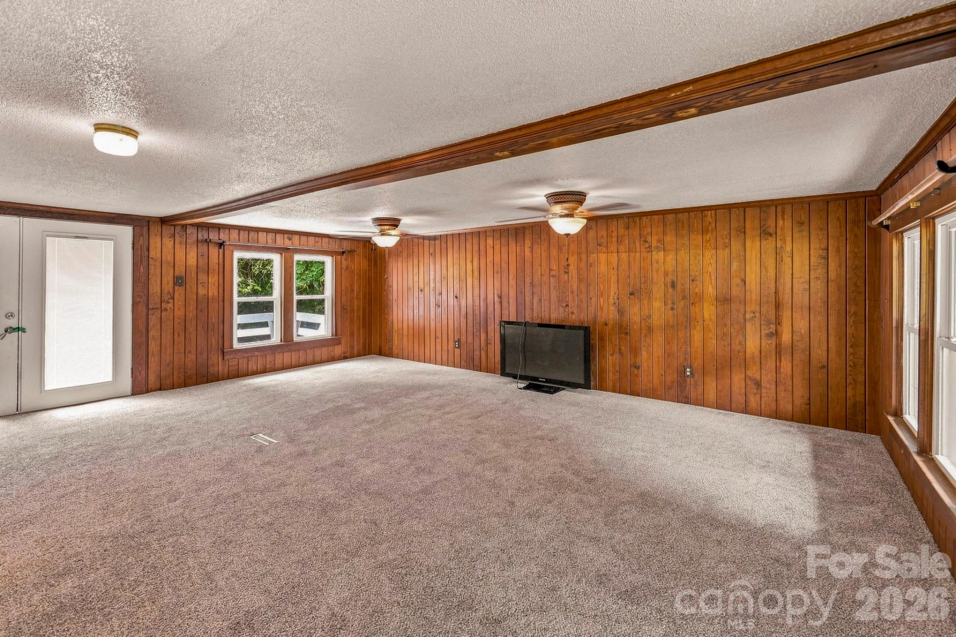 257 Maryland Drive - Photo 2