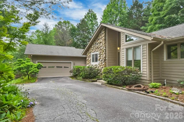 300 Ethan Pond Way, Hendersonville, NC, 28791