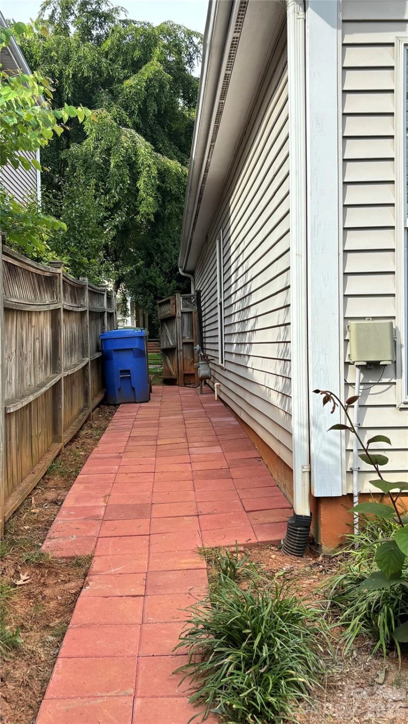 1408 Kenton Lane - Photo 8