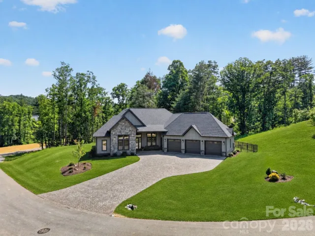 422 Ascension Valley, Horse Shoe, NC, 28742