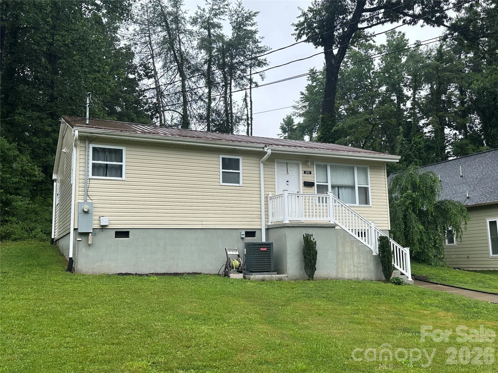 212 Maple Avenue - Photo 2