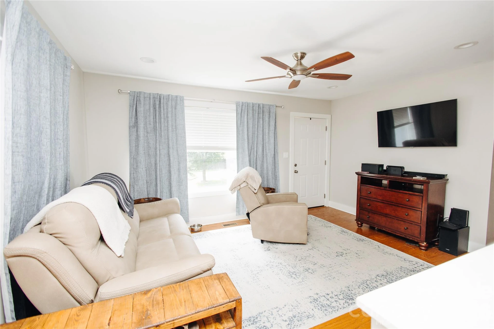 212 Maple Avenue - Photo 4