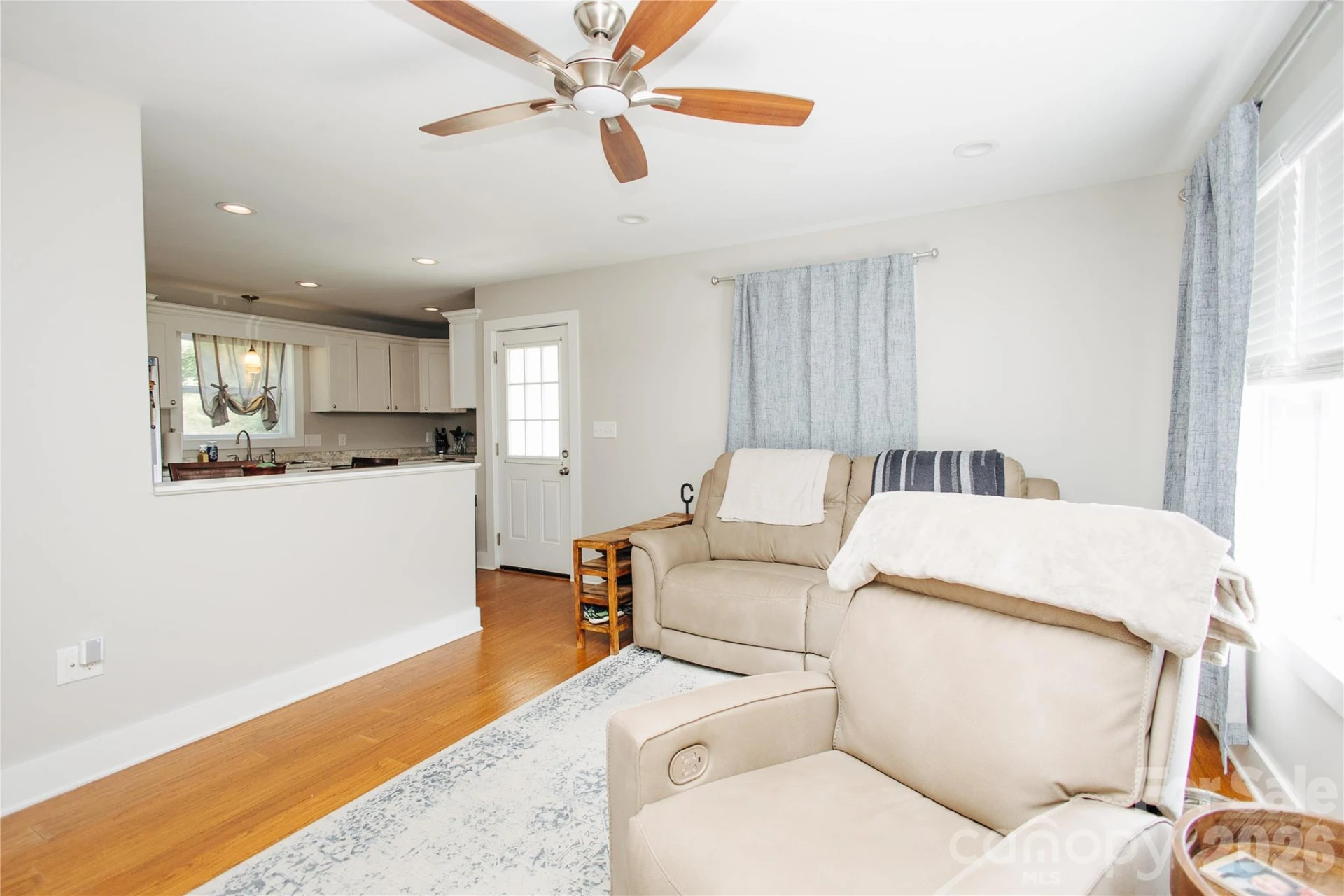 212 Maple Avenue - Photo 5