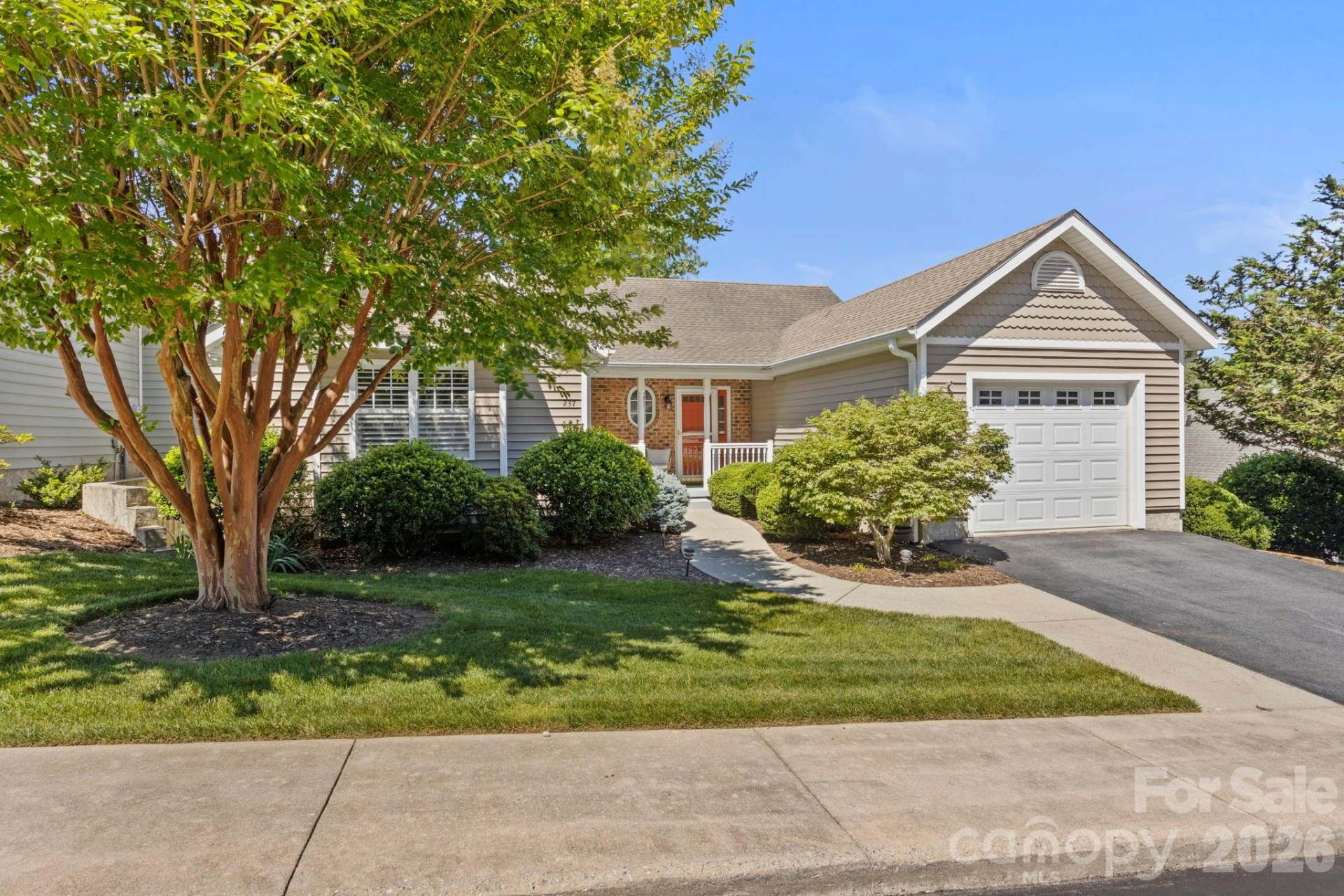 237 Charlestown Drive - Photo 2