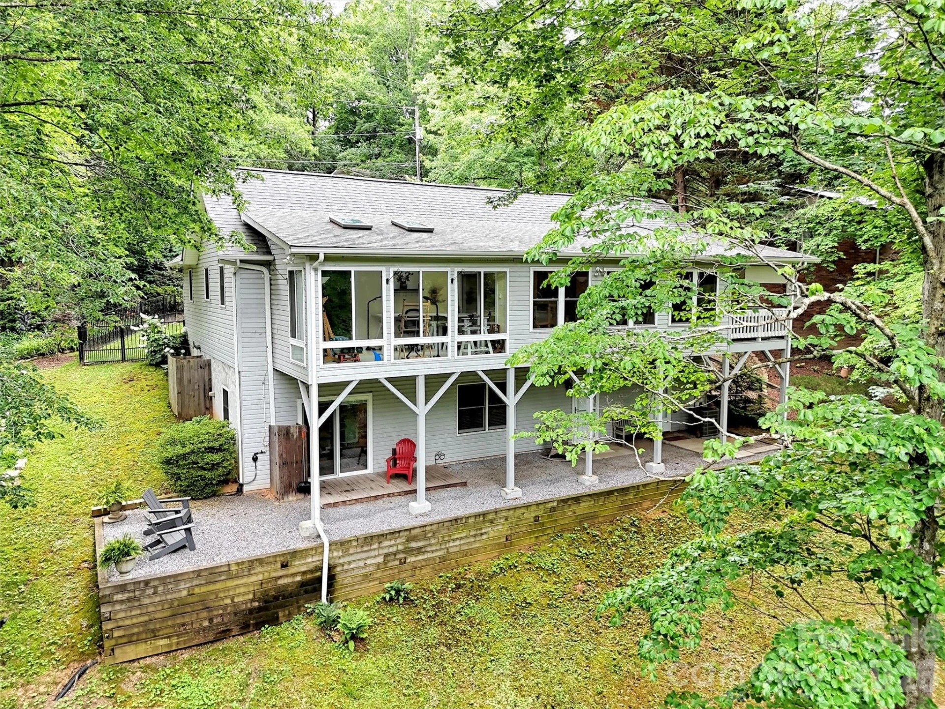 228 Crescent Drive - Photo 2