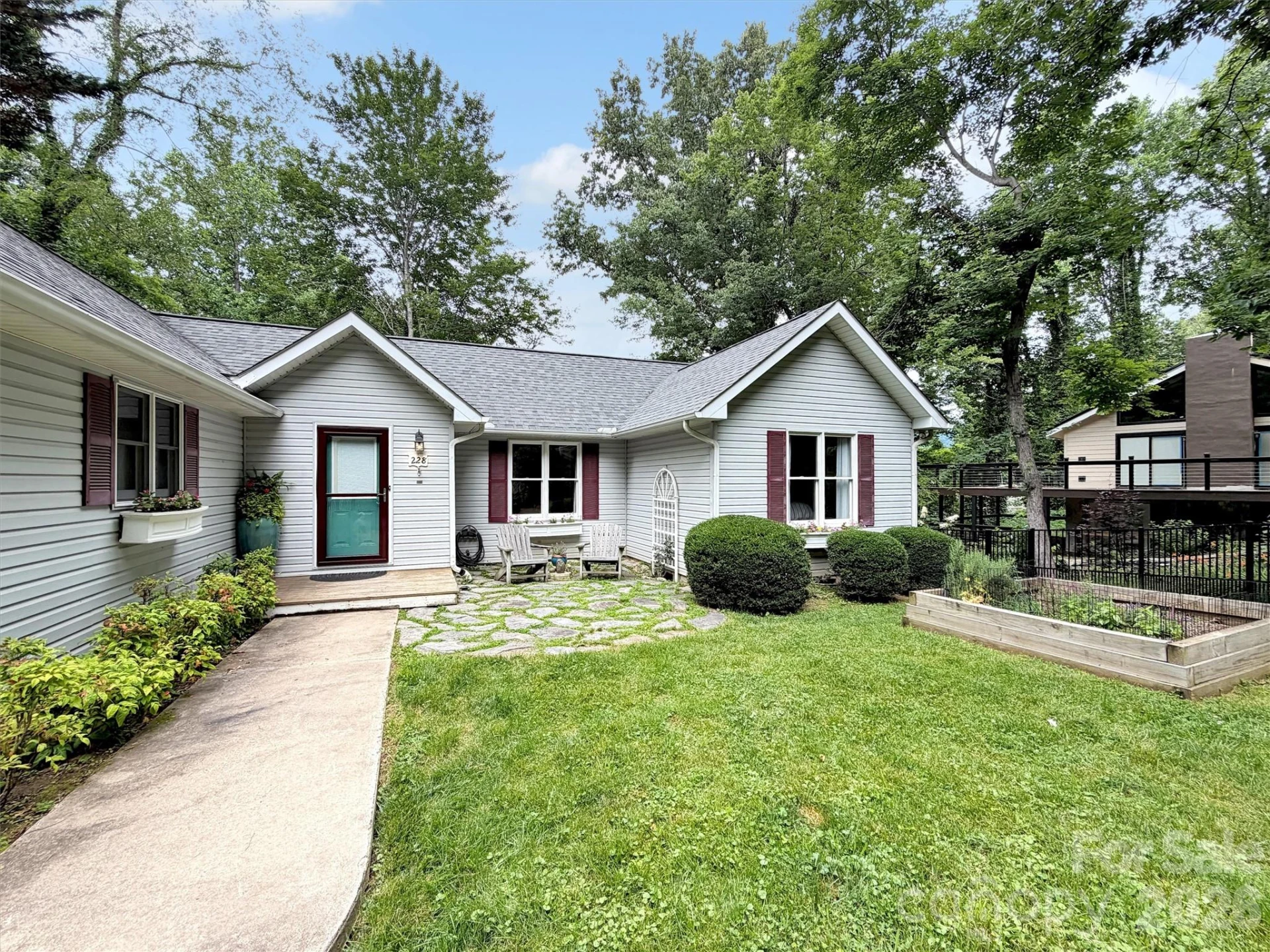 228 Crescent Drive - Photo 3