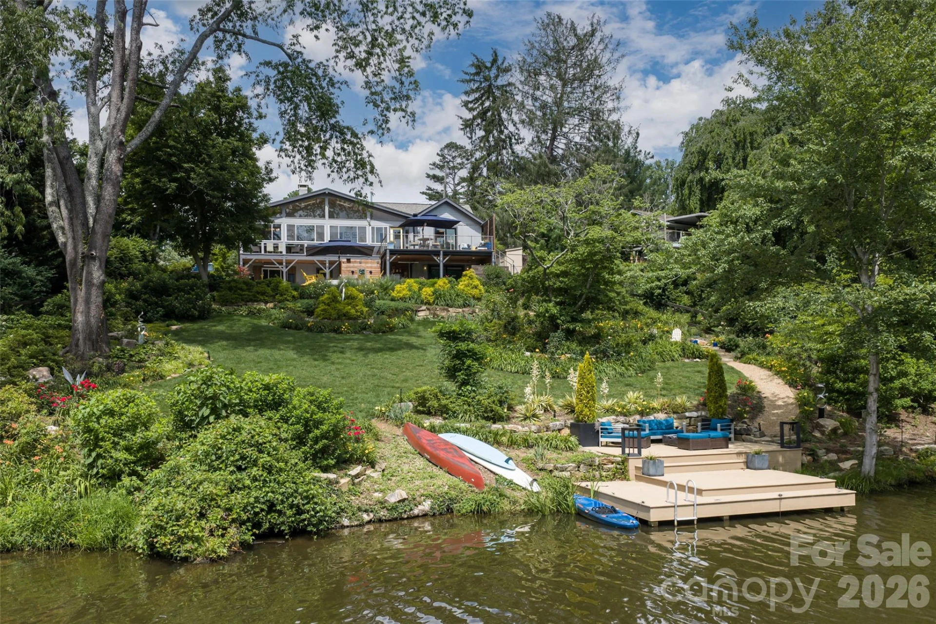 305 Lakewood Drive