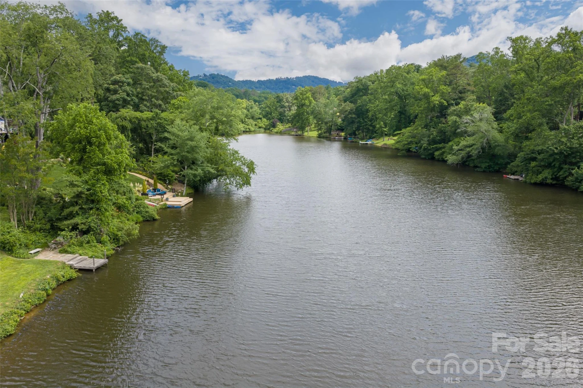 305 Lakewood Drive - Photo 5