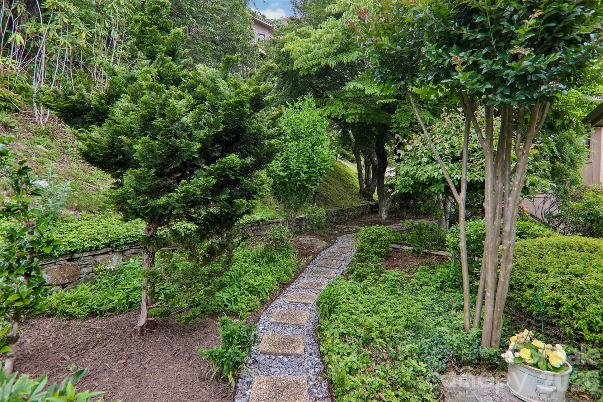138 Woodbridge Drive - Photo 5