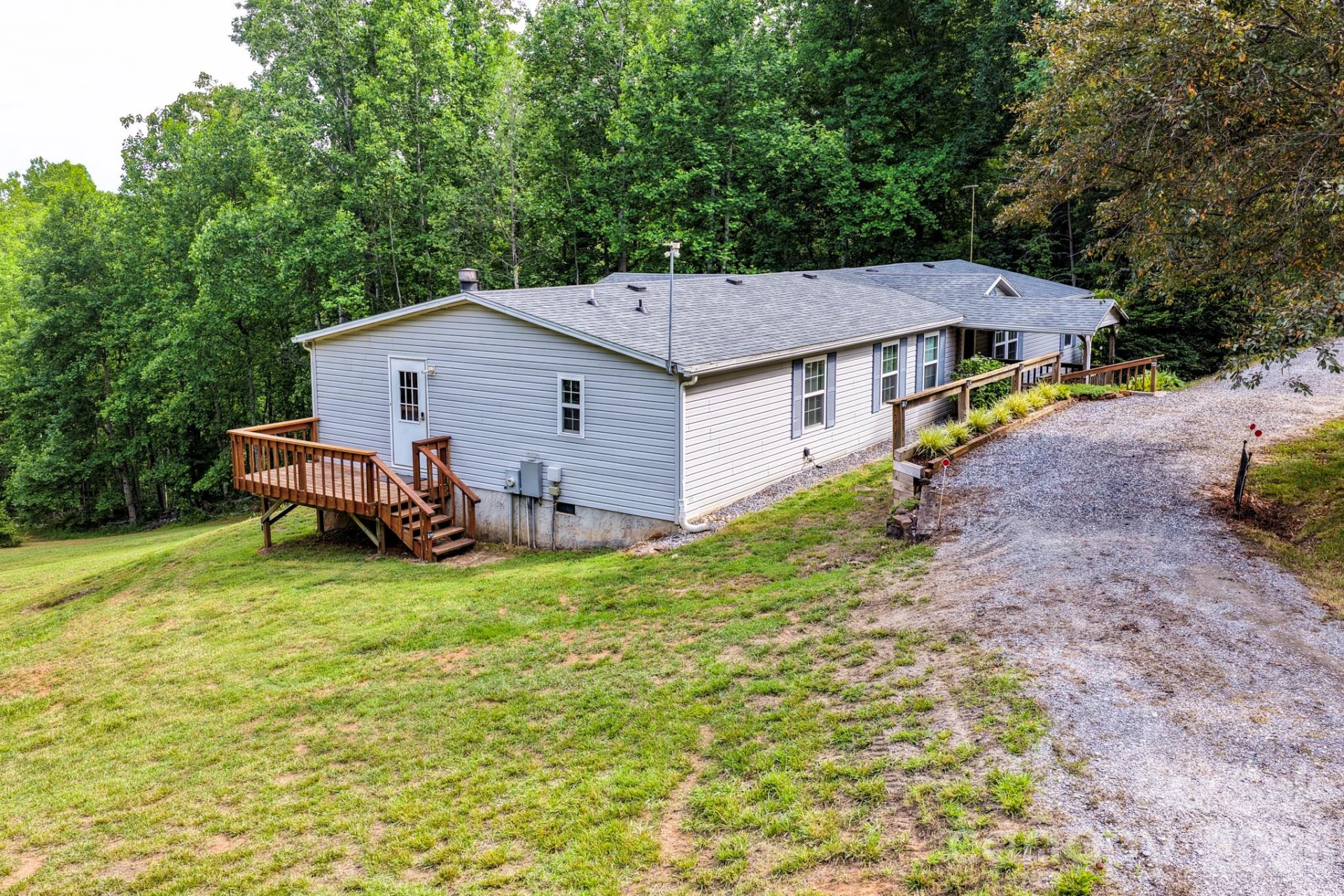 241 Ridgecrest Drive - Photo 3