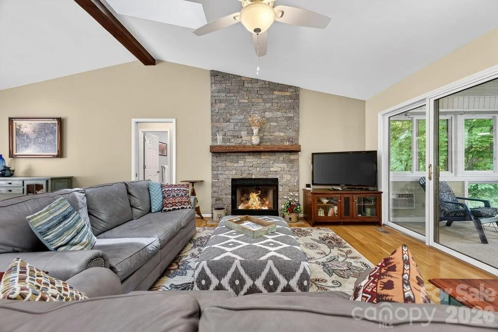 1820 Riverview Court - Photo 3