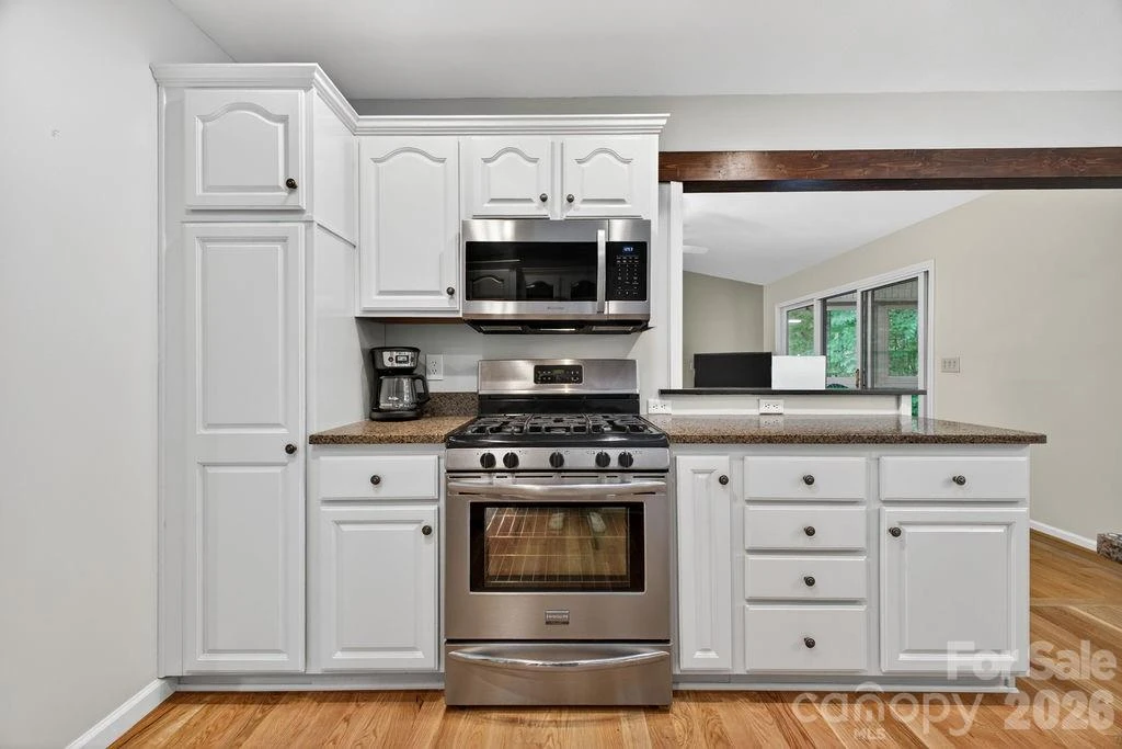 1820 Riverview Court - Photo 10