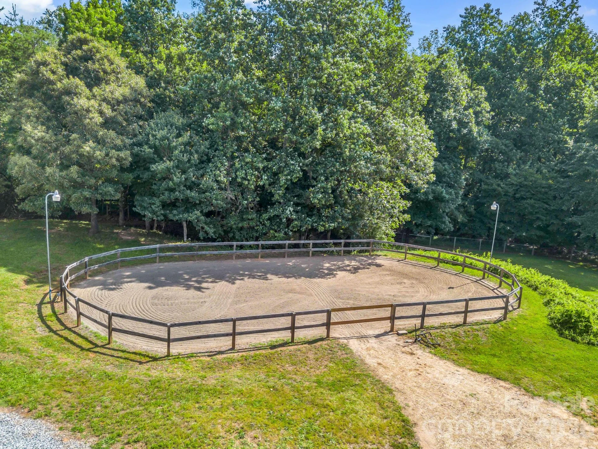 271 Collinsville Road - Photo 4