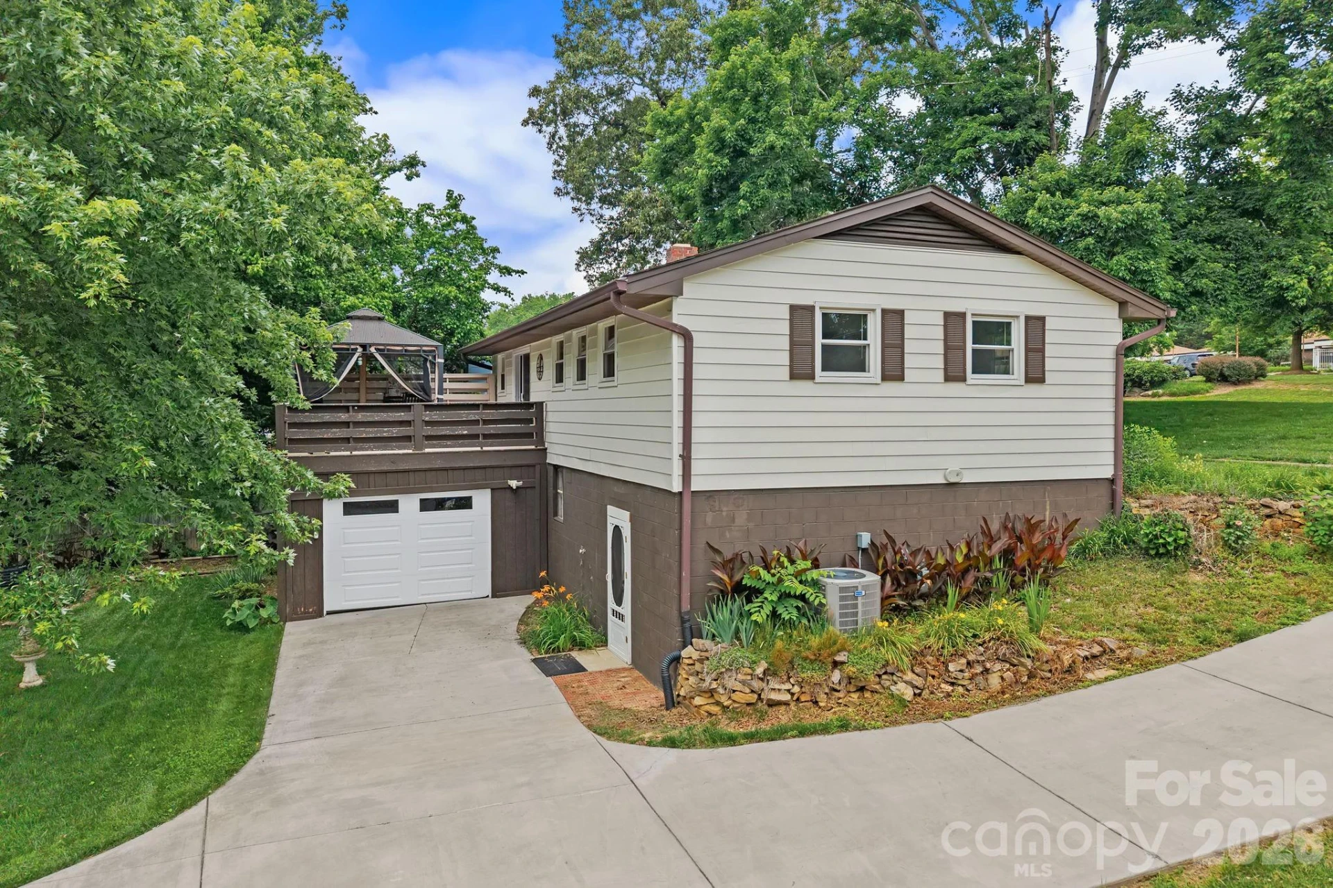 154 Richmond Hill Drive - Photo 2