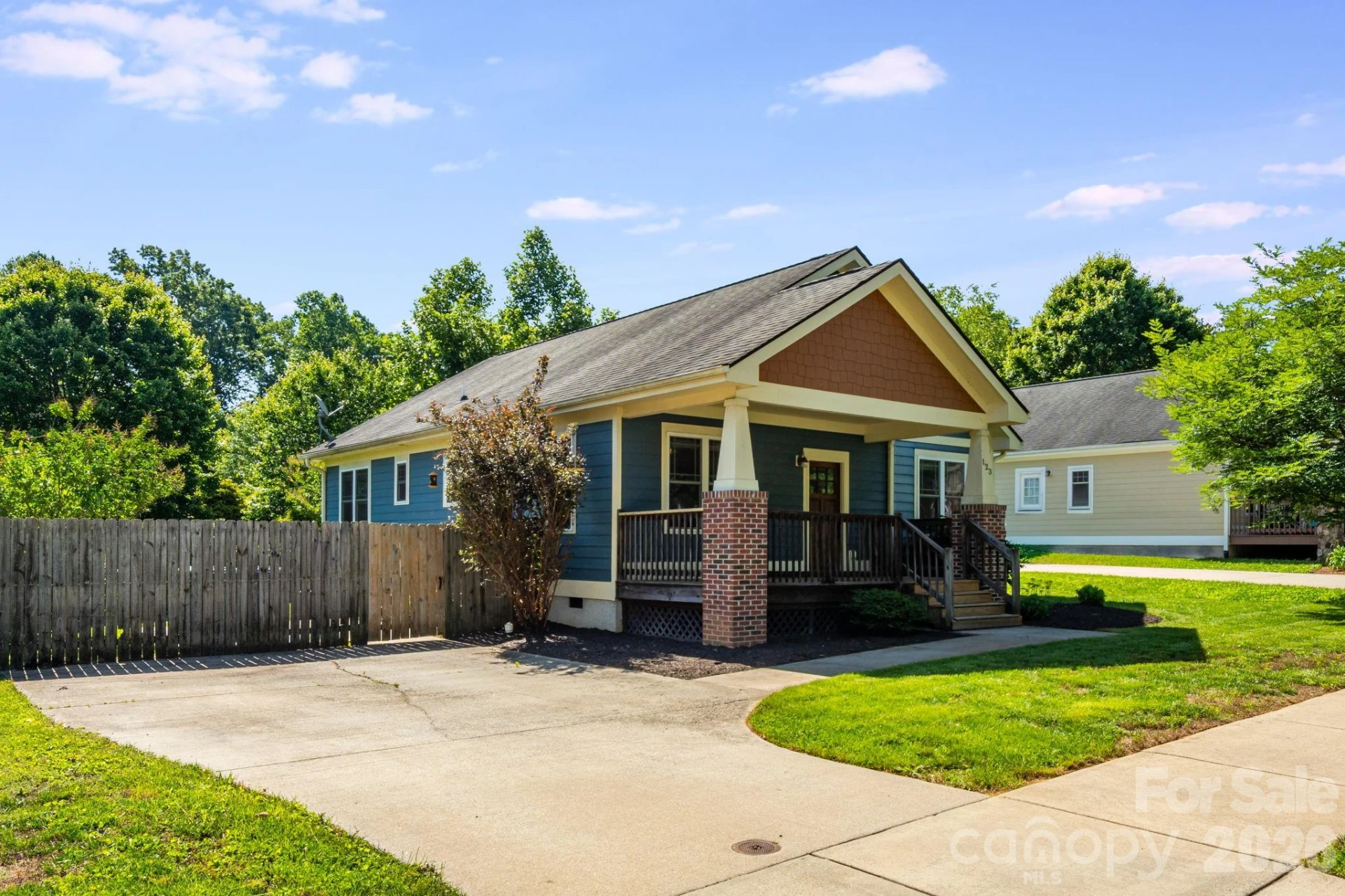 123 Estelle Park Drive - Photo 3