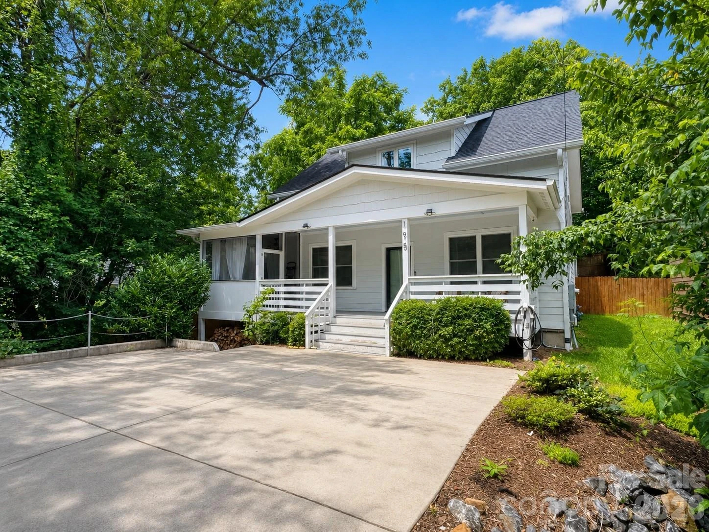 195 Wellington Street - Photo 2