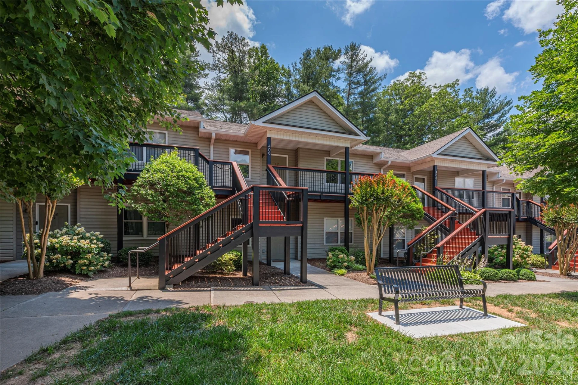 409 Carlyle Way - Photo 2