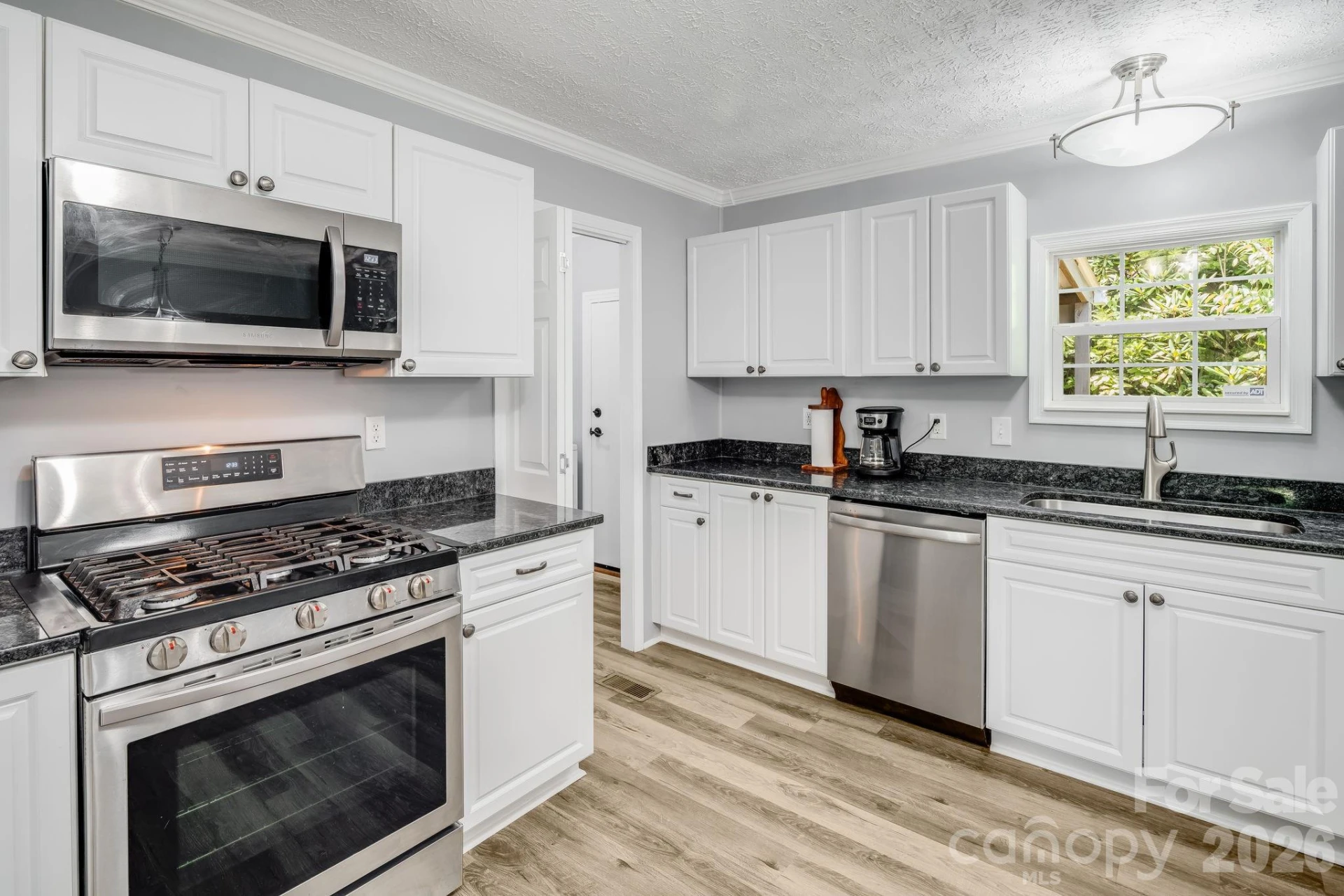 112 Reeves Road - Photo 8