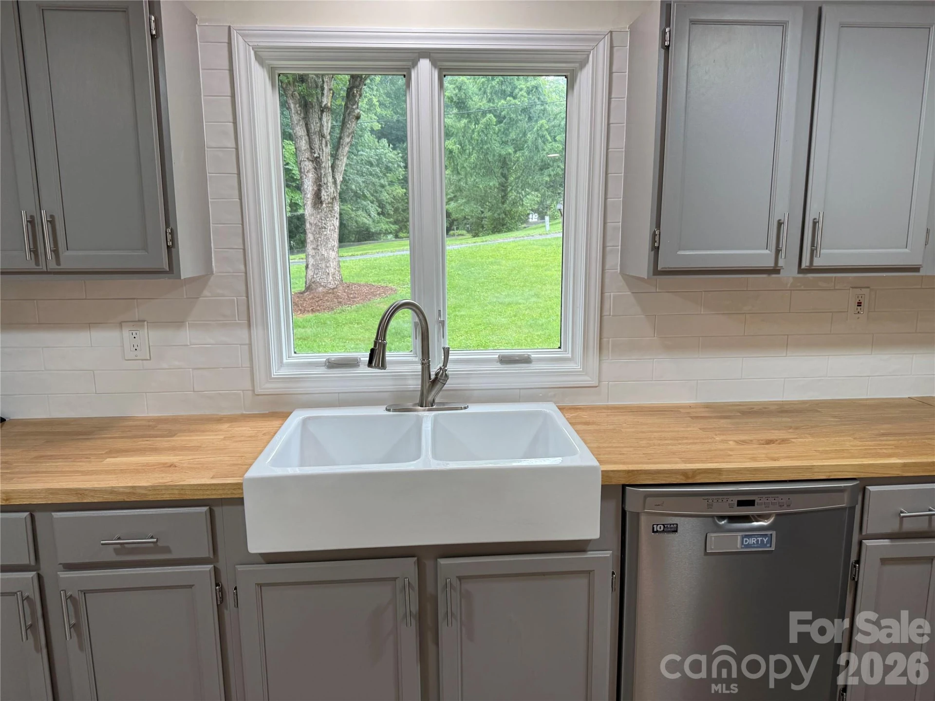 32 Mayfair Drive - Photo 7