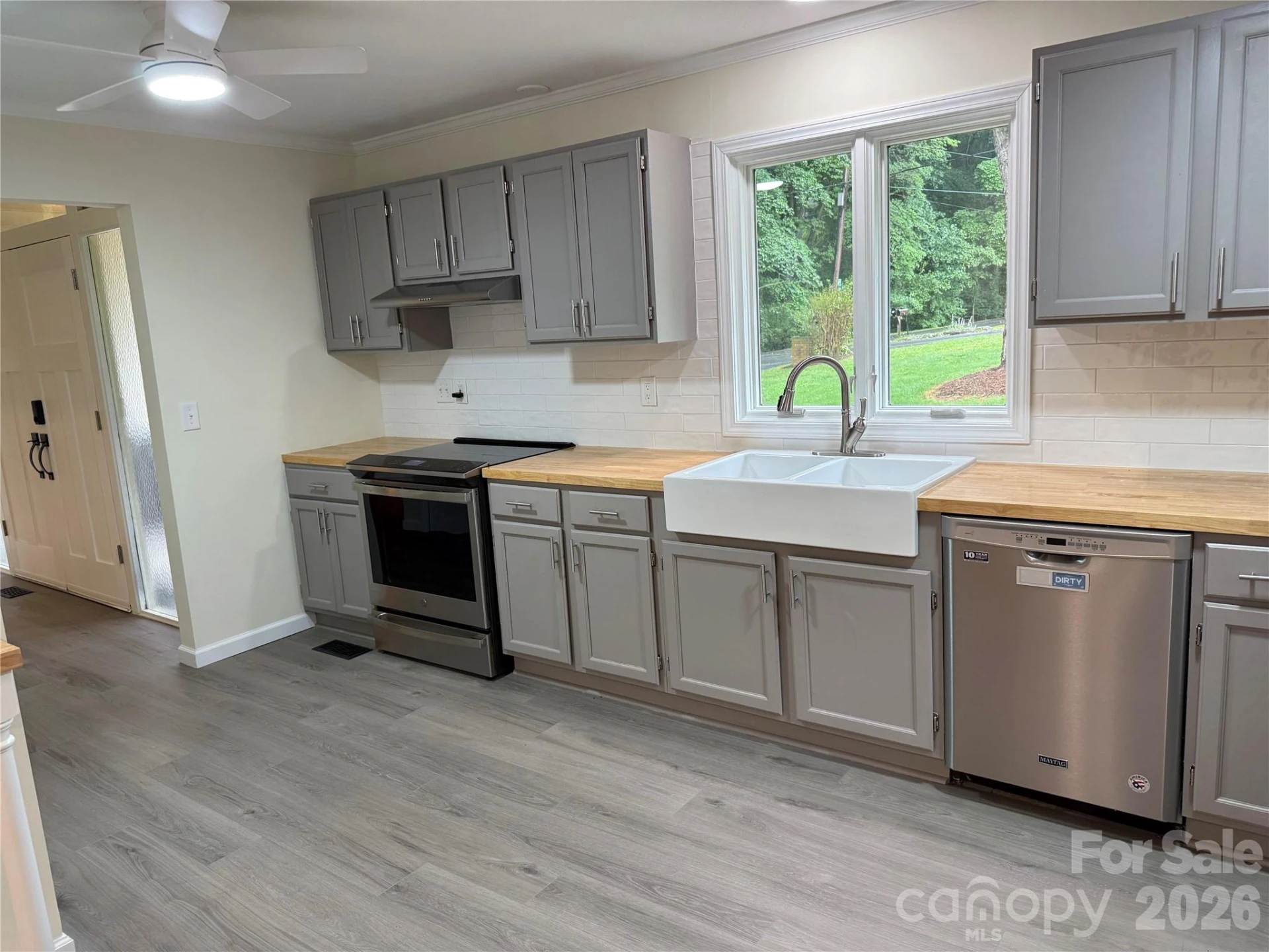32 Mayfair Drive - Photo 8