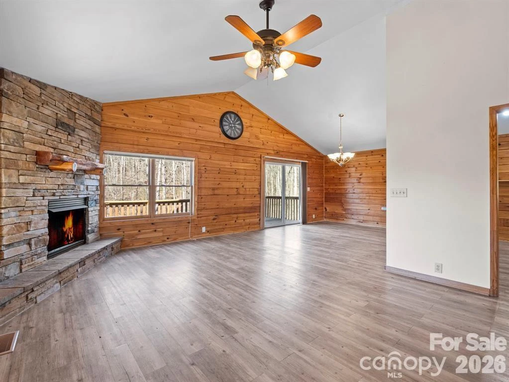 114 Woodstock Lane - Photo 3