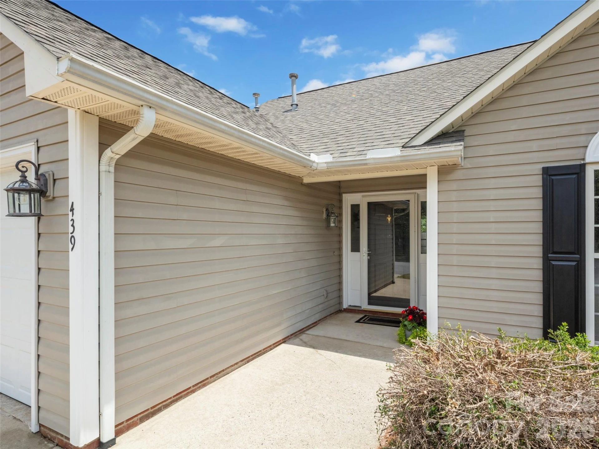 439 Glensprings Drive - Photo 3