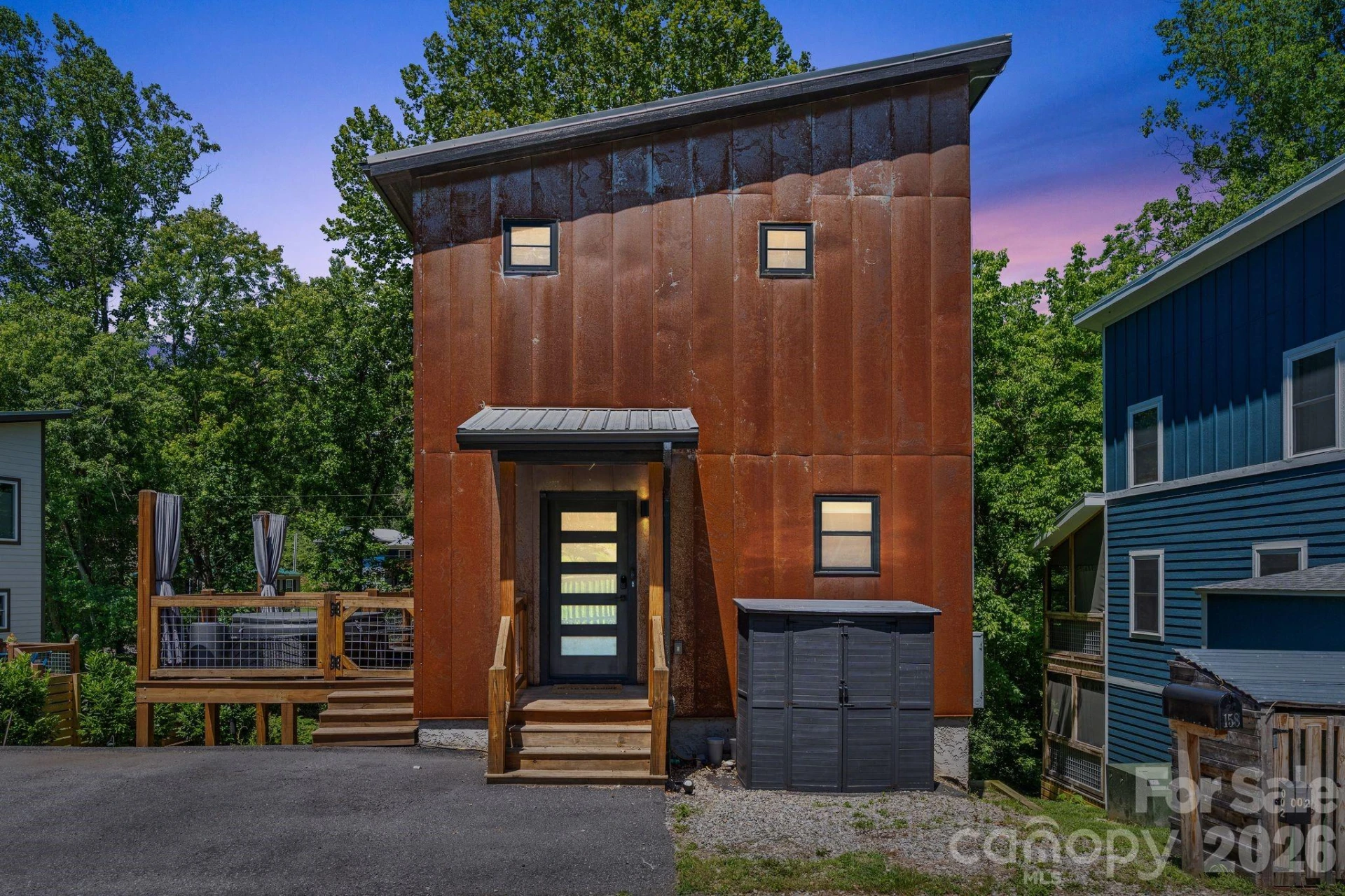 158 Simcoe Street - Photo 2