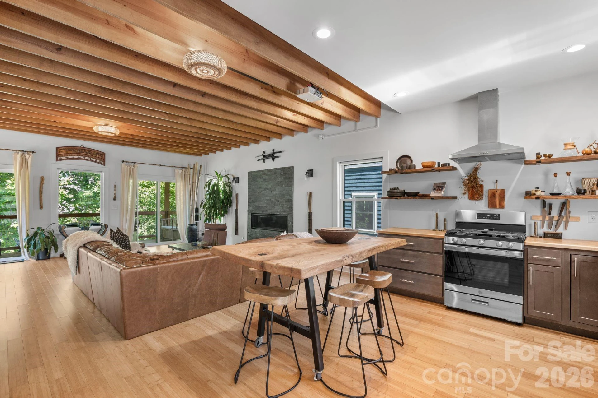 158 Simcoe Street - Photo 3