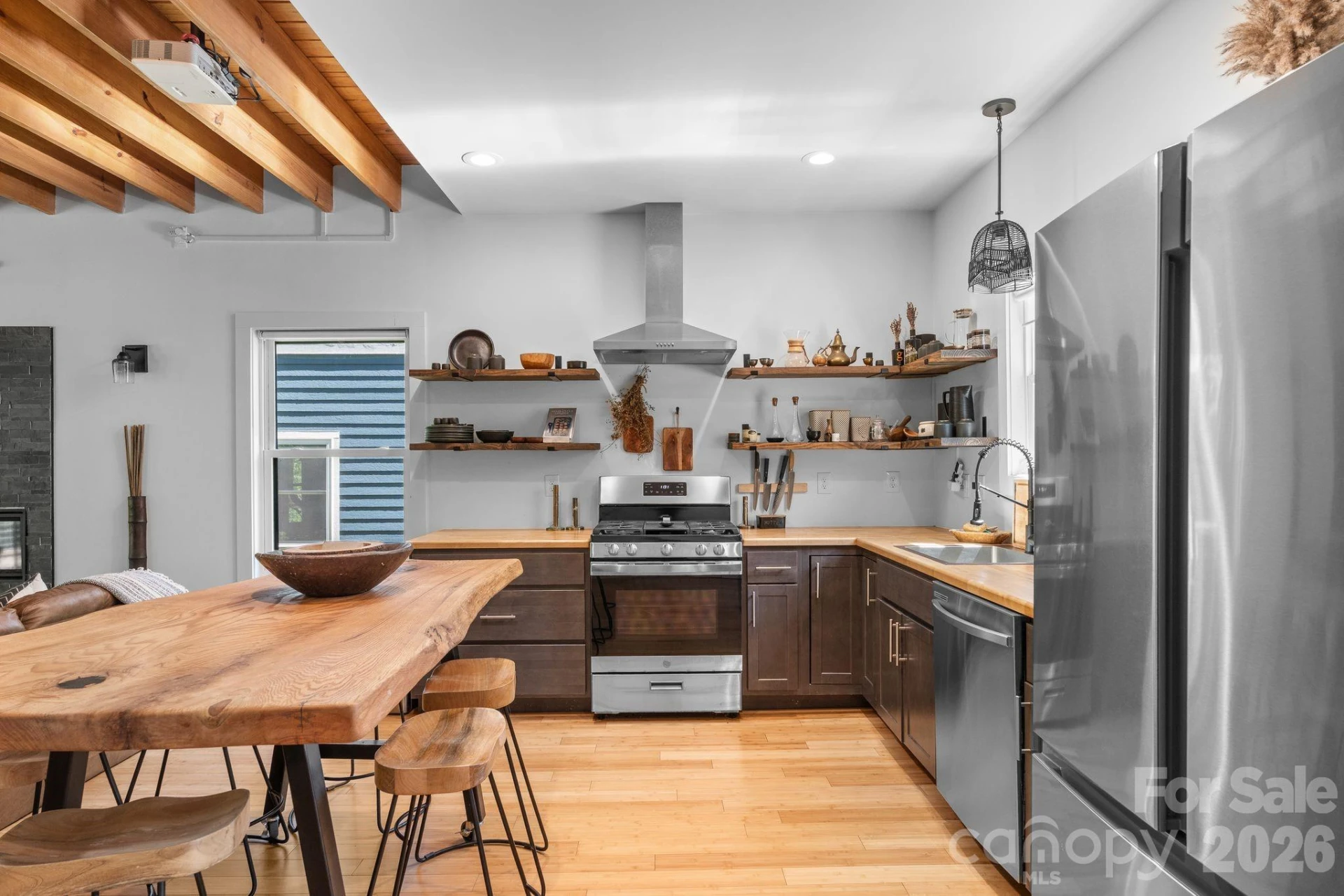 158 Simcoe Street - Photo 4