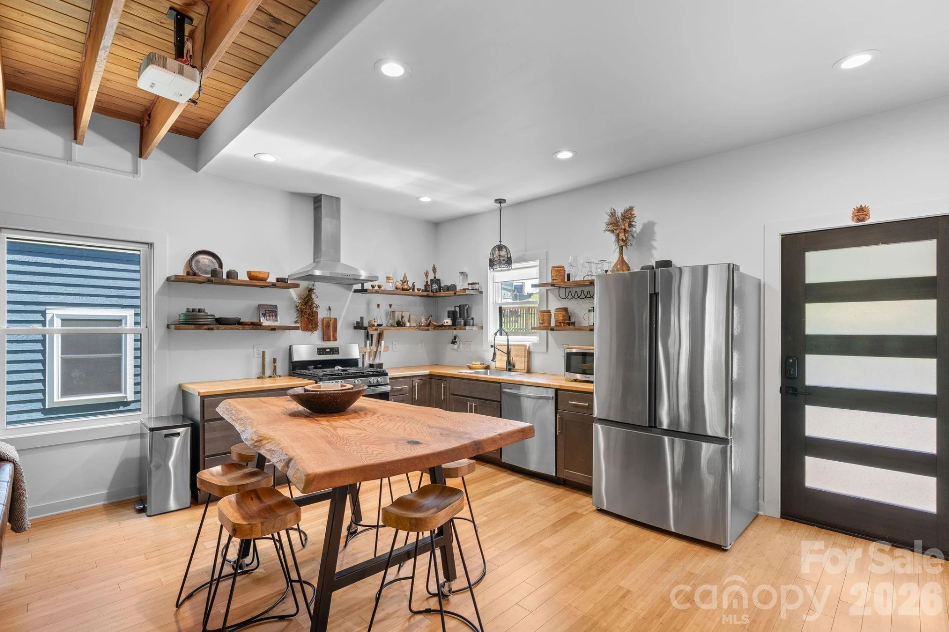 158 Simcoe Street - Photo 6