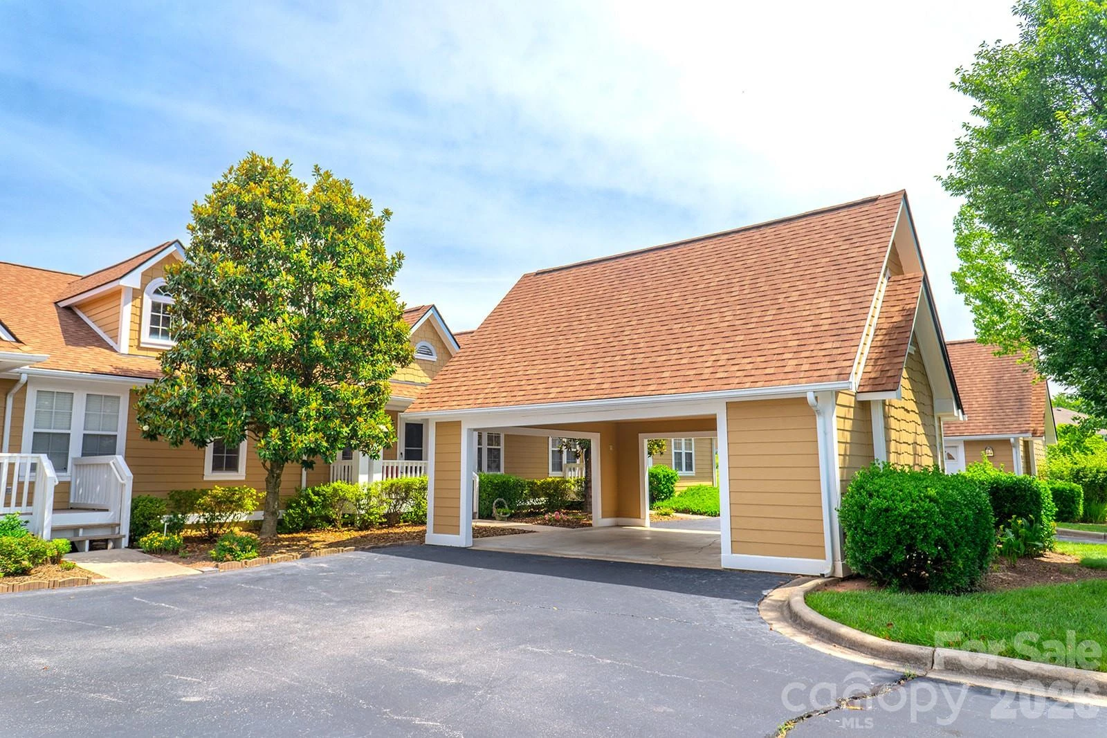 102 Rough Point Court