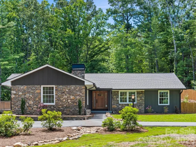 26 Glen Cove Road