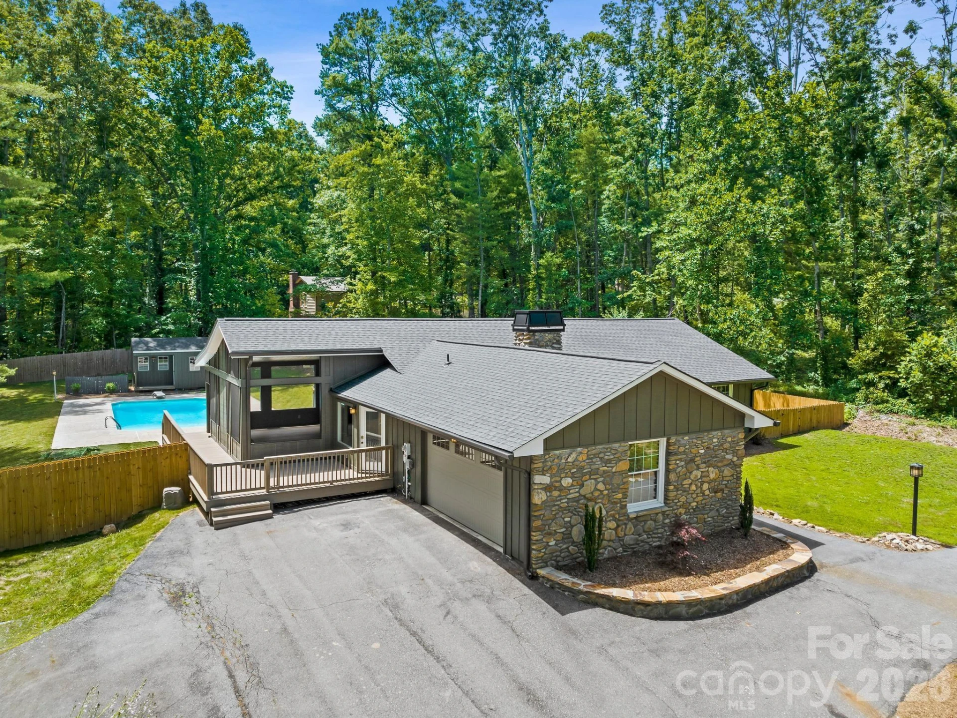 26 Glen Cove Road - Photo 2